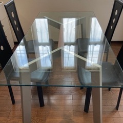 Calligaris 製　ガラスダイニングテーブル