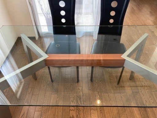 Calligaris 製　ガラスダイニングテーブル