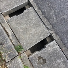 コンクリートの溝蓋