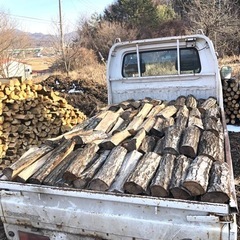 ナラ乾燥薪38㎝中割り軽トラック一台分(焚き付けサービス付き)