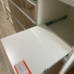 キッチンボード/食器棚/人気のエスエークラフト/定価15万円