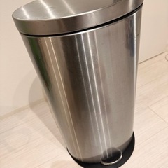 【引き取り9月末】ニトリ　ペダルペール缶　ゴミ箱　(縦横高さ28...