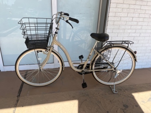 カゴの大きな自転車です。