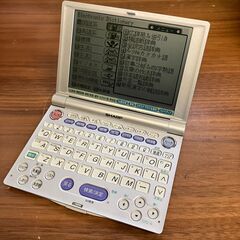 SHARP 電子辞書 PWA8200（66コンテンツ内蔵＋４コン...