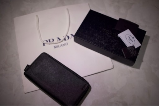 PRADA 長財布