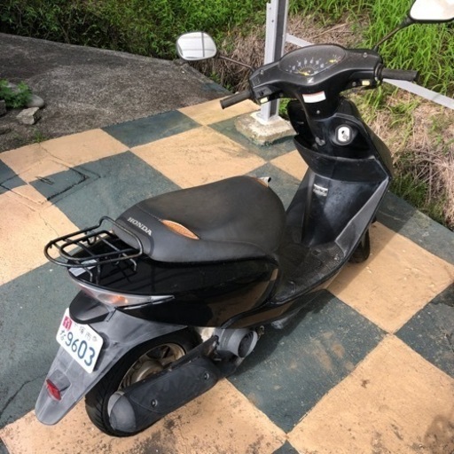 ジャンク バイク 古い壊れたバイクとジャンク ヤードでのリサイクルの