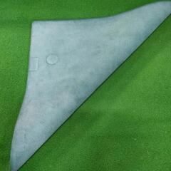 【終了】【中古美品】商品説明(・重量21kg・天然ゴム底（ゴム厚1ｃｍ）業務用ゴルフマット☆多くのゴルフ練習場で使われているフェアウェイのような感触を味わえるスタンスマット本格タイプ！150ｃｍ×150ｃｍ×厚み2.3ｃｍ ◎全面人工芝タイプの打席マット ＊安価な軽い打つ度に動くスポンジマットでは御座いません。＊打感や定着性や耐久性が全然違います！※ゴムティー穴あり、穴なし、選択可＊現物ご確認の上お受取りお願い致します。※１年間品質保証＊購入価格約7万円