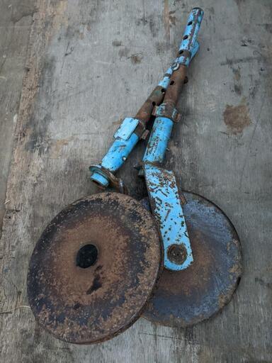 古いトラクター用　尾輪　　動作品