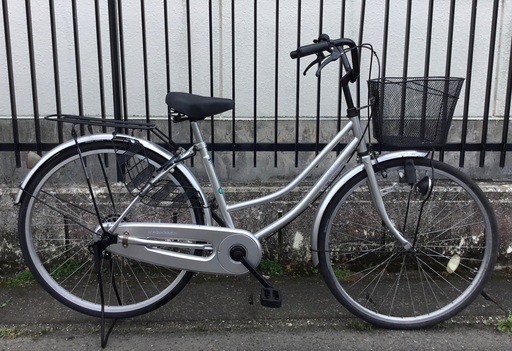 ＜美品車＞ママチャリ・26インチ自転車・変速なし 新品サドルと鍵付き・シルバー・お掃除も済んでいて綺麗ですよ♪