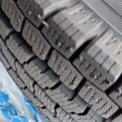 去年のタイヤです。スタッドレスタイヤとアルミ　ほぼ未使用？