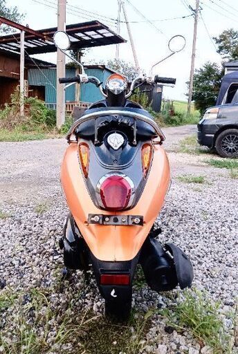 (2018年モデル。) 優れたエンジン。 ( SYM Umi 100。) バッテリーはほぼ新品です。 エンジンオイルは新品です。 前後タイヤの状態は良好です。 サイドスタンド付き。 とても速いバイク。 フロントディスクブレーキ付き。 2018年モデル。) 優れたエンジン。 ( SYM Umi 100。) バッテリーはほぼ