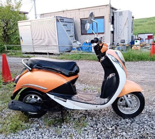 (2018年モデル。) 優れたエンジン。 ( SYM Umi 100。) バッテリーはほぼ新品です。 エンジンオイルは新品です。 前後タイヤの状態は良好です。 サイドスタンド付き。 とても速いバイク。 フロントディスクブレーキ付き。 2018年モデル。) 優れたエンジン。 ( SYM Umi 100。) バッテリーはほぼ