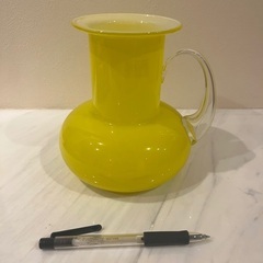 黄色の花瓶