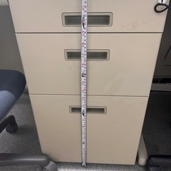 【今月引取り希望】パソコンデスク4台　ロッカー4人用　　オフィス家具