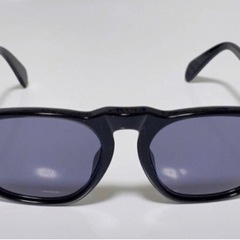 シャネル☆正規品・サングラス・男女兼用・黒・シャネルマーク・未使用近い