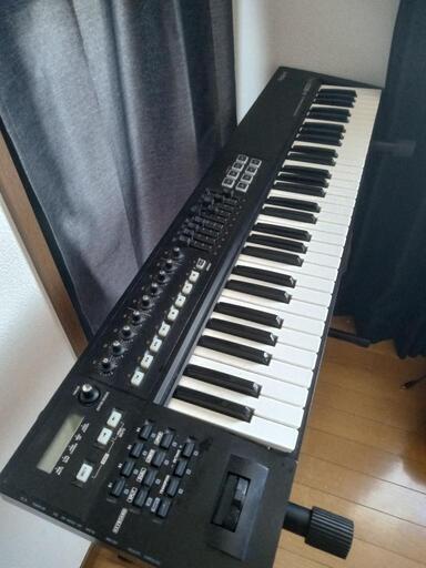 Roland　A-800PRO MIDIキーボード　脚とケース付