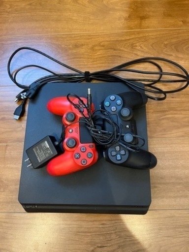 PS4 本体とコントローラー2個 HORI製ツイン充電器付き