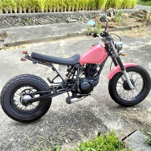 ヤマハのTW200cc　セル一発始動です。ピンクで可愛いロンスイカスタム。