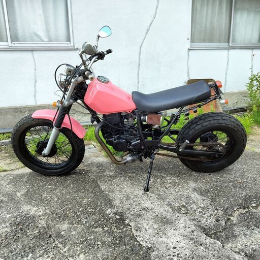 ヤマハのTW200cc　セル一発始動です。ピンクで可愛いロンスイカスタム。 ヤマハのTW200cc セル一発始動です。ピンクで可愛いロンスイカスタム
