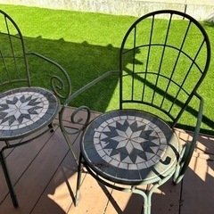 ガーデンテーブル&椅子2つ