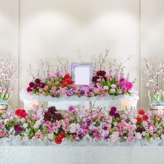 川崎市・横浜市の葬儀は、花で彩るお葬式「とむらび」