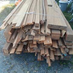 倉庫木材大工小屋整理　軽トラ満タン　木材大量