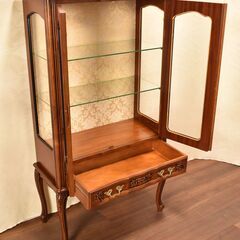 【ヤ取終了10/18】≪yt848ジ≫ イタリア製輸入家具 ネコ脚キュリオケース 鍵付き Claudio Saoncella 飾り棚/キャビネット/ガラスケース 50810-04