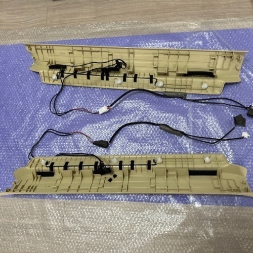 トヨタ純正OP】150プラド純正スカッフイルミネーションベージュ  