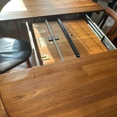取引中】天然素材のダイニングテーブルと椅子