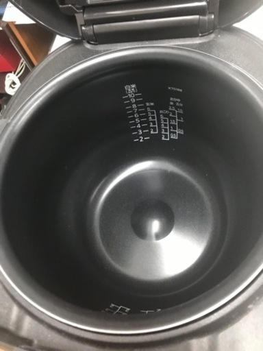 取引場所　南観音　O2309-538 TIGER 炊飯ジャー　2018年製　JKT-J180 一升炊き　汚れ　キズあり