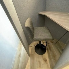 配送設置無料【公式販売価格436,943円 】4WA12E-FLZ0 オカムラ ドレープ 一人用ブース テトラ 高さ1920mm 右用 ベージュ/ライトグレー　リユース　オフィス家具　オフィス　1人部屋　オフィステーブル　オフィスチェア　オフィスデスク　ライト　高級　中古　掘り出し物　激安　半額　配送無料　オシャレ　 