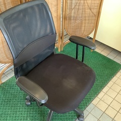 回転式椅子（黒色）