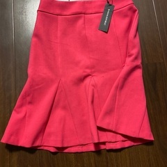 バナナリパブリック　新品ピンク色スカート
