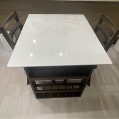 9/19夜までに決まりたいです。ニトリ　伸びるダイニングテーブル　回る椅子付き