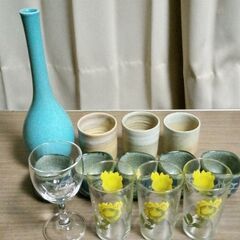 広島にある湯飲みガラスコップ花瓶13点セット+花瓶1点と食器5点...