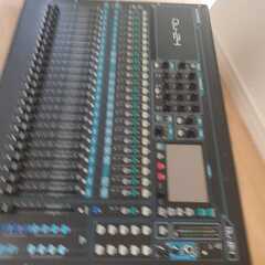 Allen & Heath QU-24 デジタルミキサー (フライトケース付き/中古・美品）