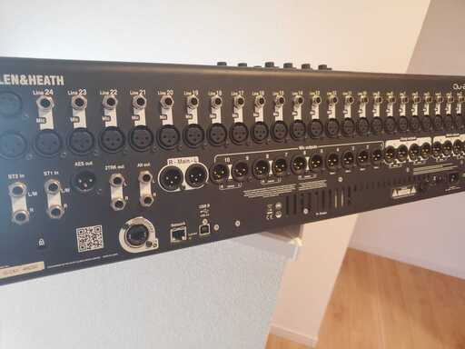 Allen & Heath QU-24 デジタルミキサー (フライトケース付き/中古・美