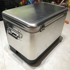 コールマン　クーラーボックス　ステンレス　シルバー