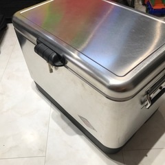コールマン　クーラーボックス　ステンレス　シルバー