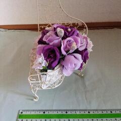 紫のバラの置物