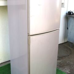 2ドア冷蔵庫　140L　中古　シャープ製　動作品