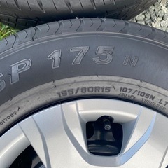 ハイエース　タイヤホイールセット4本　新車外し