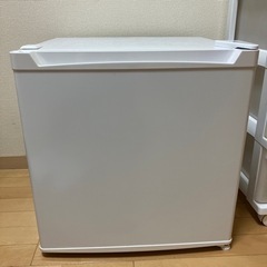 小型冷凍冷蔵庫　47×44センチ　色は白