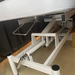 エステ用品　手動昇降リクライニングベッド