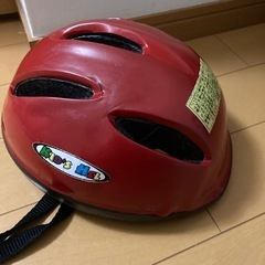 赤いヘルメット