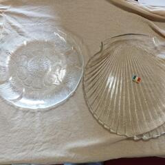 貝の形とお花の形のガラス皿