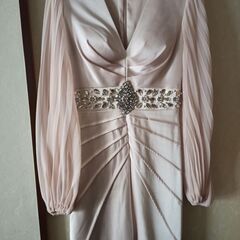 綺麗なドレスを売ります