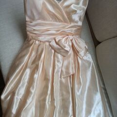 綺麗なドレスを売ります