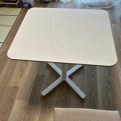 IKEA ダイニングテーブル　椅子2脚