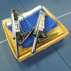 ②SAN-EI 内折式卓球台 国際規格サイズ 折りたたみ式 キャスター付き 三英 新道東店